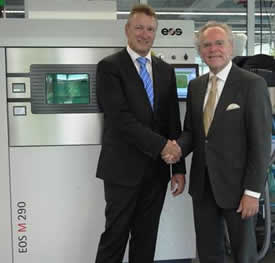 From left to right: Pascal Boillat, Head of GF Machining Solutions with Dr. Hans J. Langer, Founder and CEO EOS Group in front of an EOS M 290 metal Additive Manufacturing system (Photo courtesy of EOS)