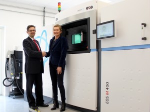 Mrs. France Desjonquères, CEO at MMB / VOLUM-e France and Mr. André Surel, Regional Manager of EOS France in front of the EOS M 400 at VOLUM-e production center in Blangy sur Bresle, France. (Photo courtesy of VOLUM-e)