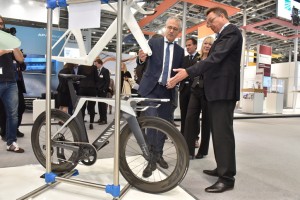 Exhibition formnext powered by tct 2016 - visit of Minister Al-Wazir (Photo courtesy of Mesago/Thomas Klerx)