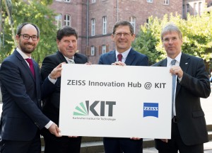 (From left to right): Martin Hermatschweiler, CEO Nanoscribe GmbH, Prof. Dr. Thomas Hirth, Vice President of KIT for Innovation and International Affairs at KIT, Prof. Dr. Michael Kaschke, President and CEO of Carl ZEISS AG, Prof. Dr.-Ing. Holger Hanselka, President of KIT (Image: ZEISS)