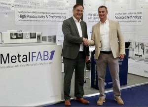 LPW Technology CEO Dr. Phil Carroll and Jan-Cees Santema, Additive Industries’ Sales Director Europe signed a commercial agreement for Additive Industries to offer the powder management solutions of LPW as an integral part of the MetalFAB1 systems and supporting Additive World Platform