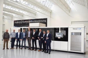 In the picture from left to right: Hans Reutelingsperger (NTS), Paul Neggers (NTS), Jaap Bulsink (K3D), John Hagelaars (Machinefabriek de Valk), Edward Voncken (KMWE), Luuk Wissink (K3D), Jan-Cees Santema (Additive Industries), Ilko Bosman (Additive Industries) and Daan Kersten (Additive Industries)