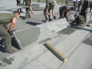 Marines from Marine Corps Air Station, Expeditionary Airfields, Marine Wing Support Squadron 274 put down AM-2 matting on the Delta taxiway at Quantico’s Marine Corps Air Facility. ITAMCO will be replacing the labor-intensive AM-2 matting with a revolutionary product. (Photo by John Holli)